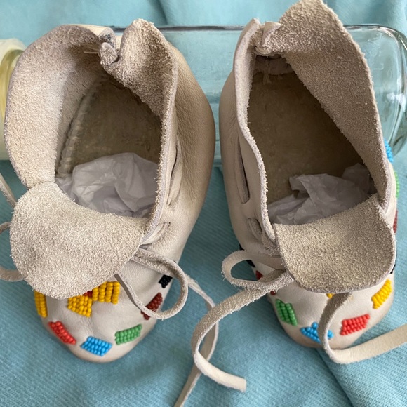 BEAUTIFUL NATIVE AMERICAN DEERSKIN MOCCASINS 🪶 - Picture 5 of 15